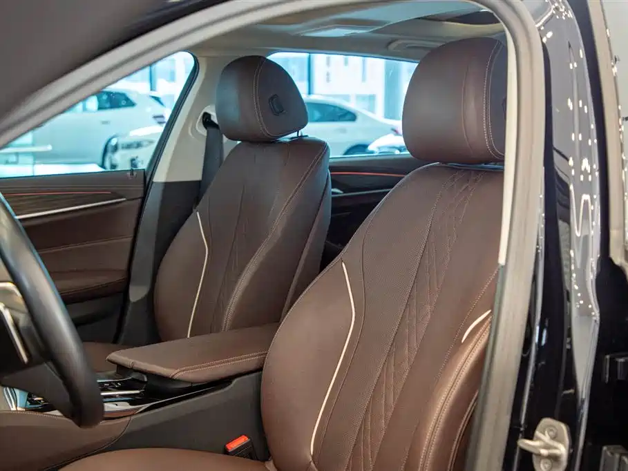 BMW 5 Series — миниатюра 11