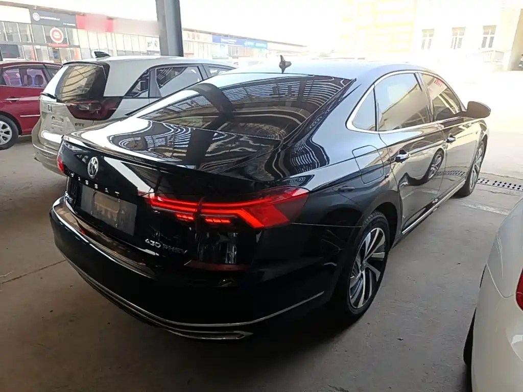 Volkswagen Passat PHEV — миниатюра 7