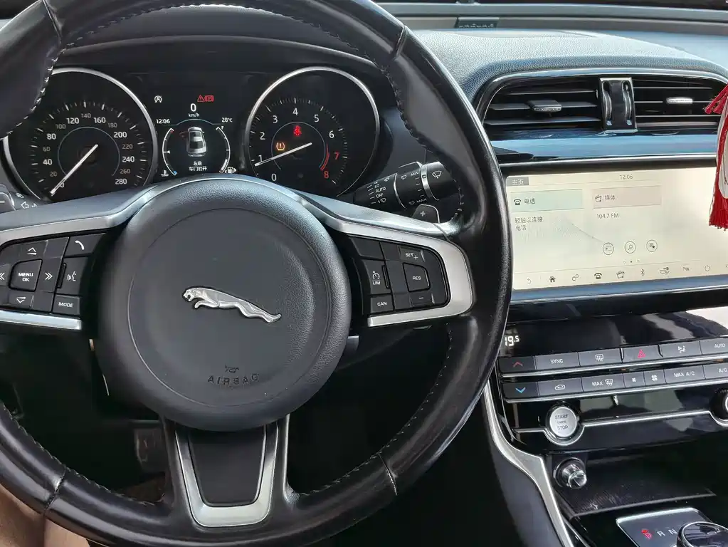 Jaguar XEL — миниатюра 5