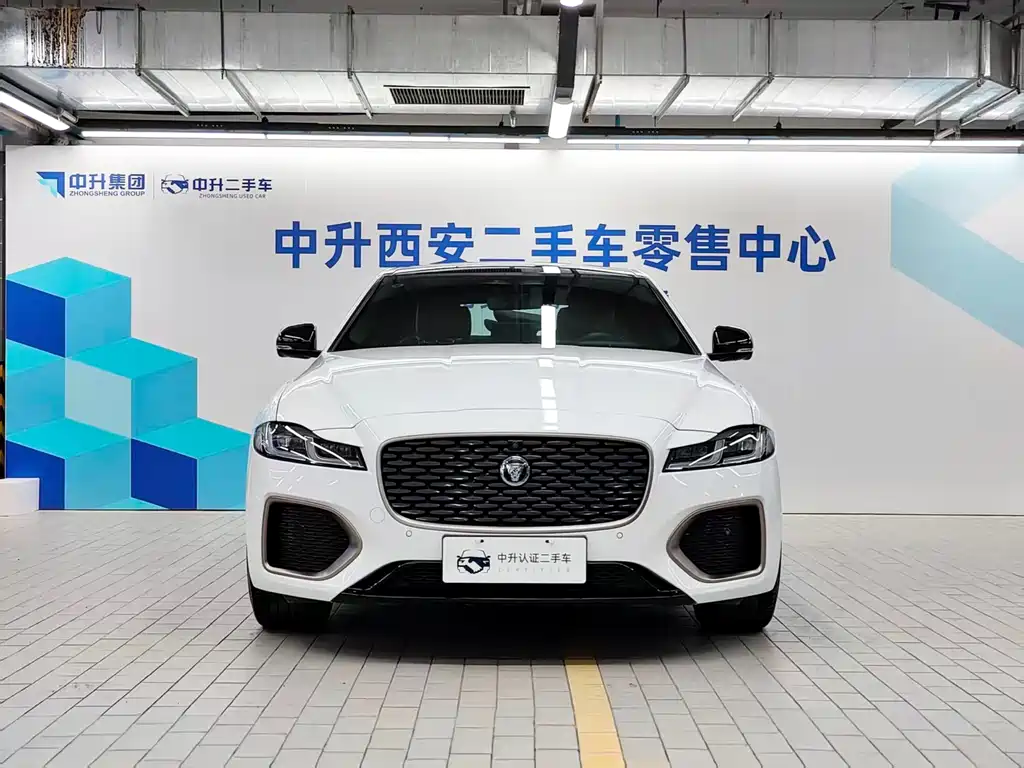 Jaguar XFL 2024 2.0T P300 Flagship Sport