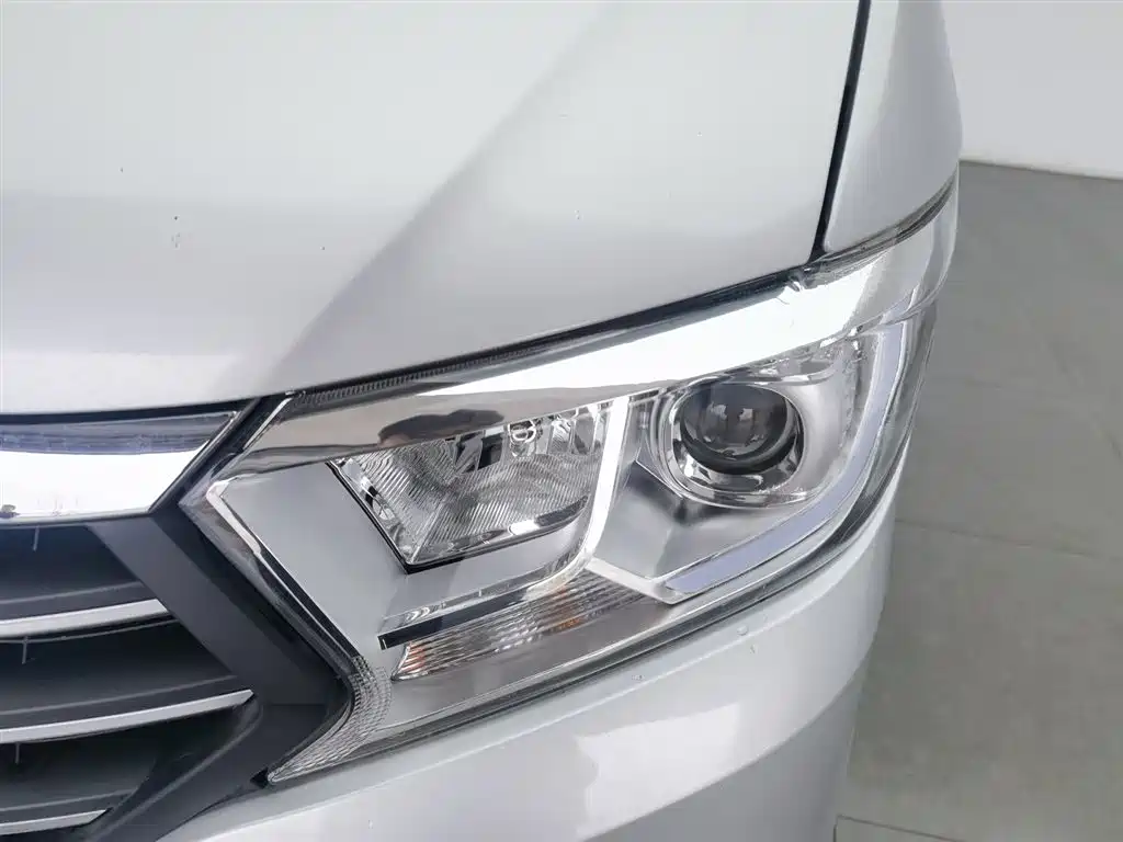 CHANGAN CROSS STAR V3