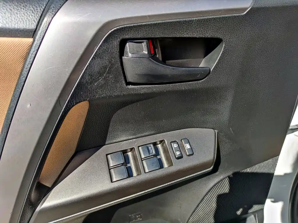 Toyota RAV4 — миниатюра 15
