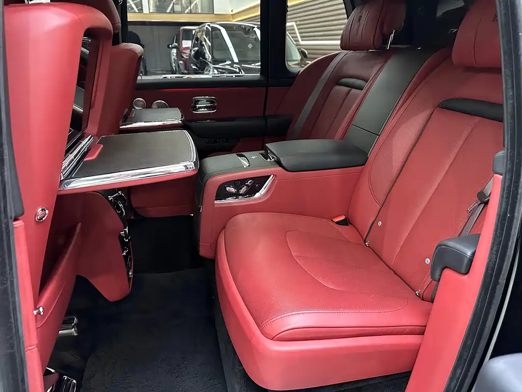 Rolls-Royce Cullinan — миниатюра 6