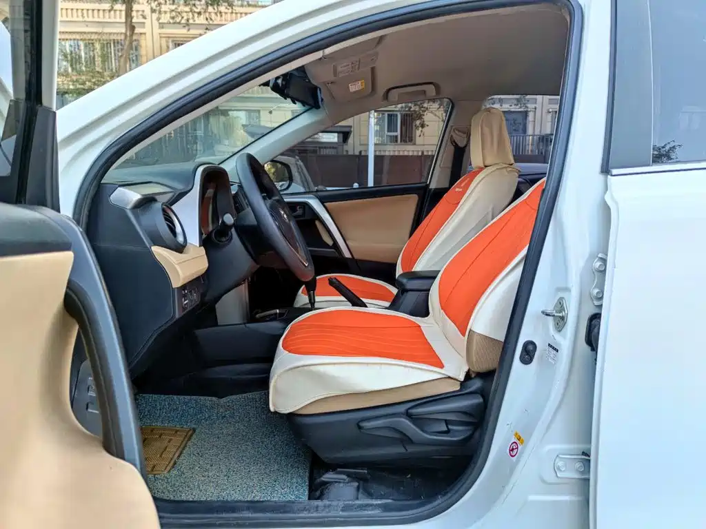 Toyota RAV4 — миниатюра 7