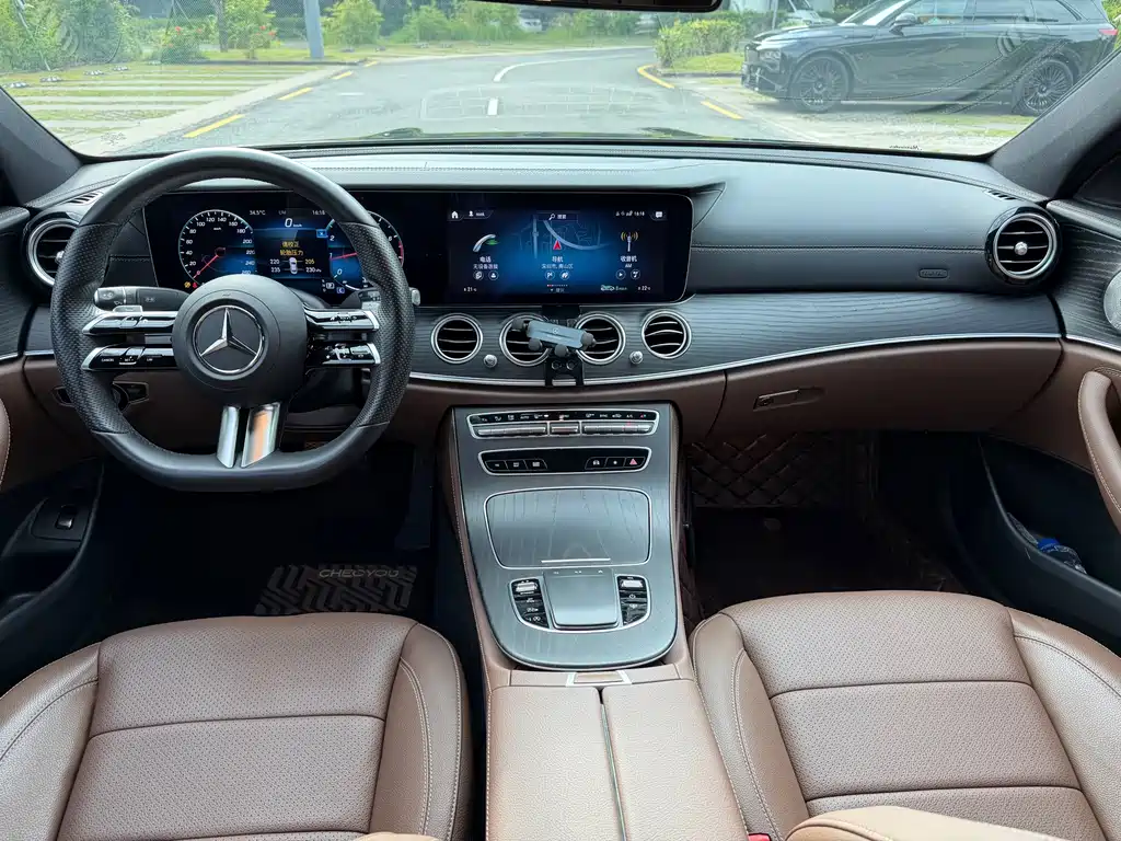 Mercedes-Benz E-Class — миниатюра 13