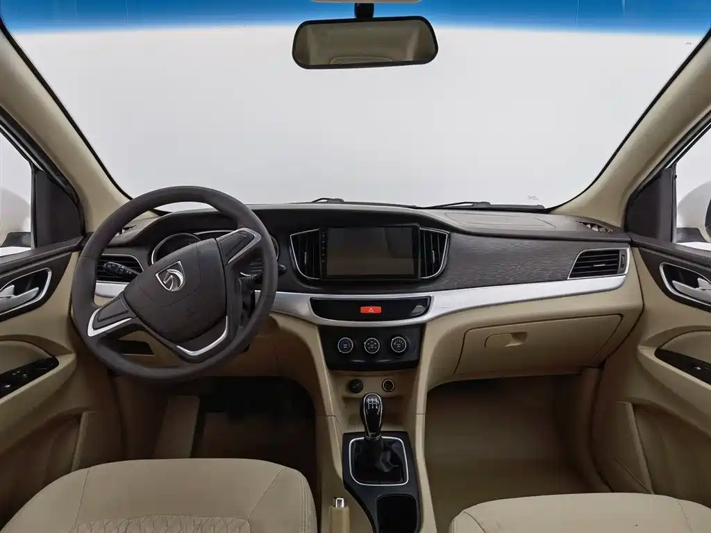 Baojun 730 2016 1.5L MT 5 мест