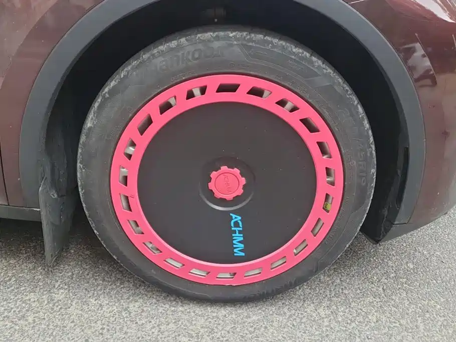 Tesla Model Y — миниатюра 6