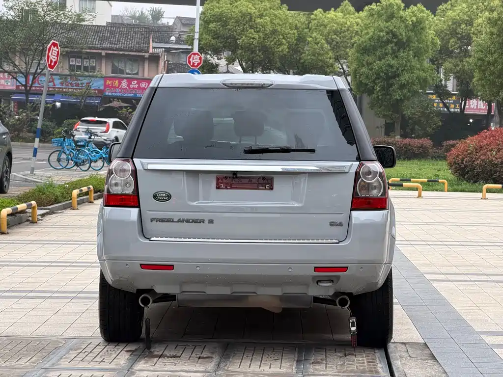 Land Rover 2 012 2.0T Si4 SE