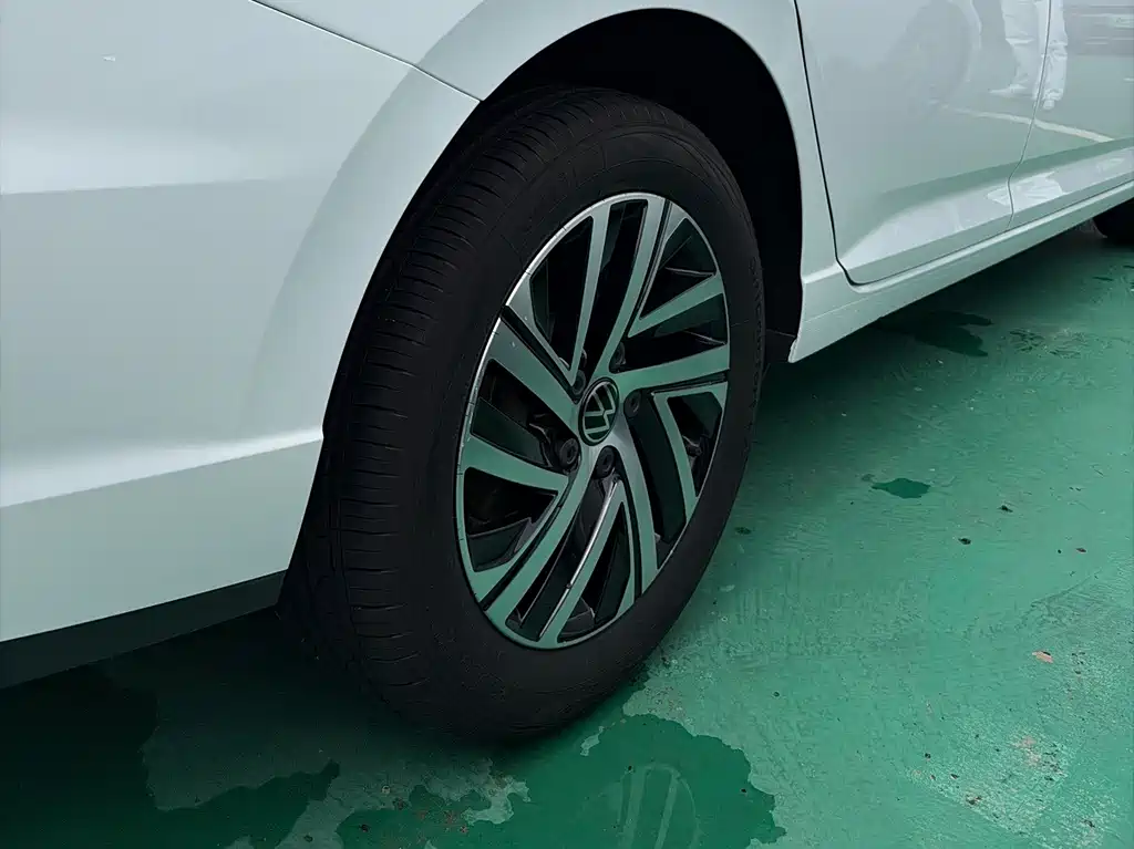 Volkswagen Lavida — миниатюра 8