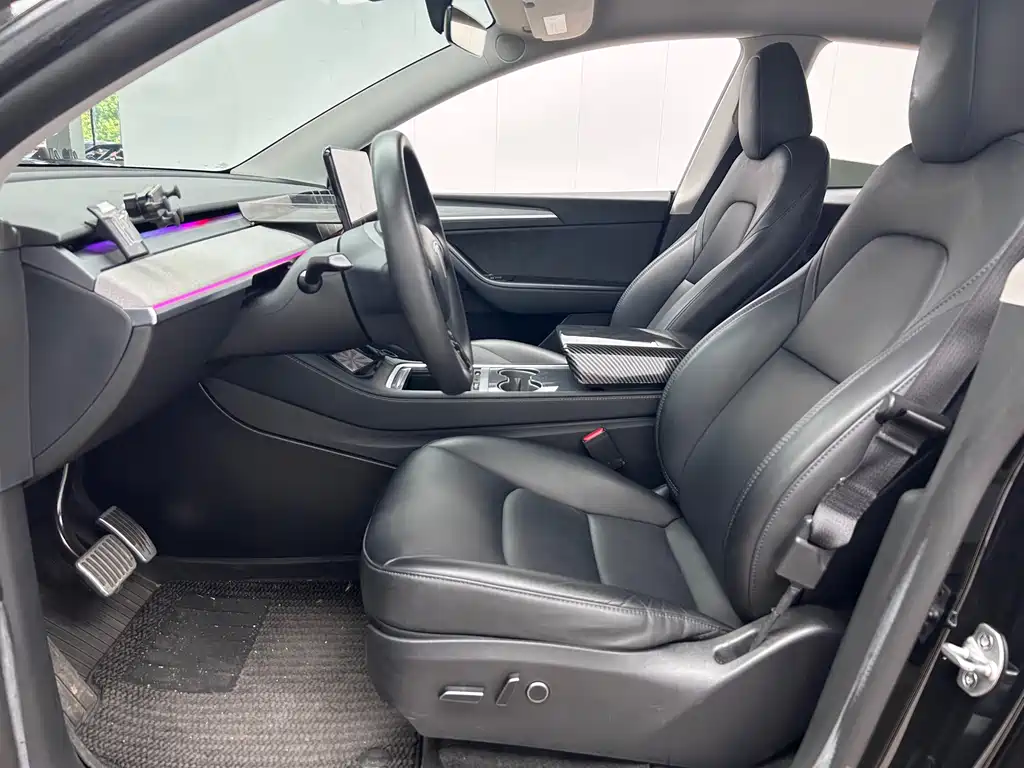 Tesla Model Y — миниатюра 8