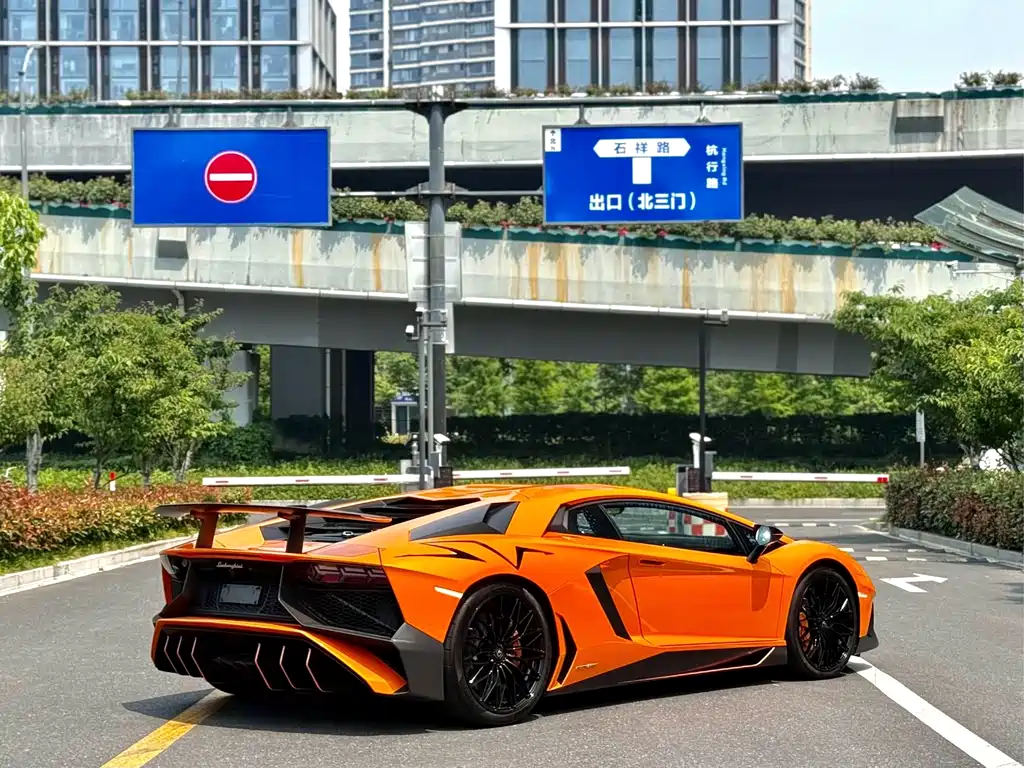 Lamborghini Aventador — миниатюра 7