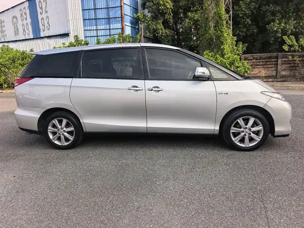 Toyota Previa — миниатюра 4