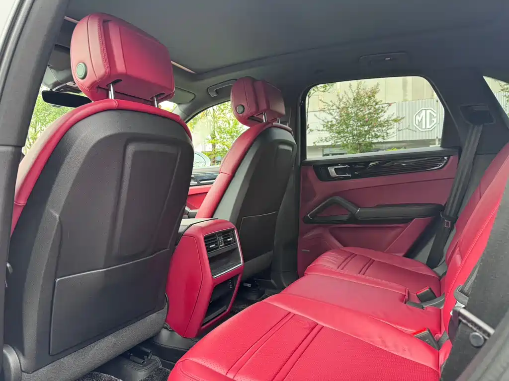 Porsche Cayenne — миниатюра 6