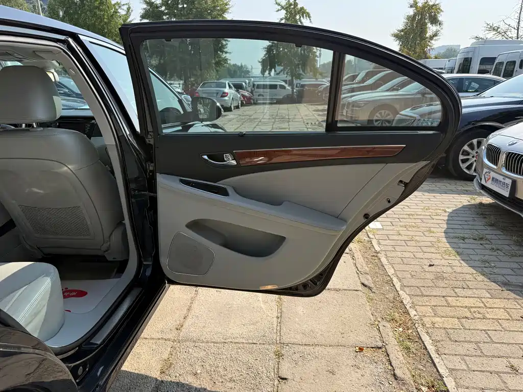 Hongqi Hongqi H7 — миниатюра 17