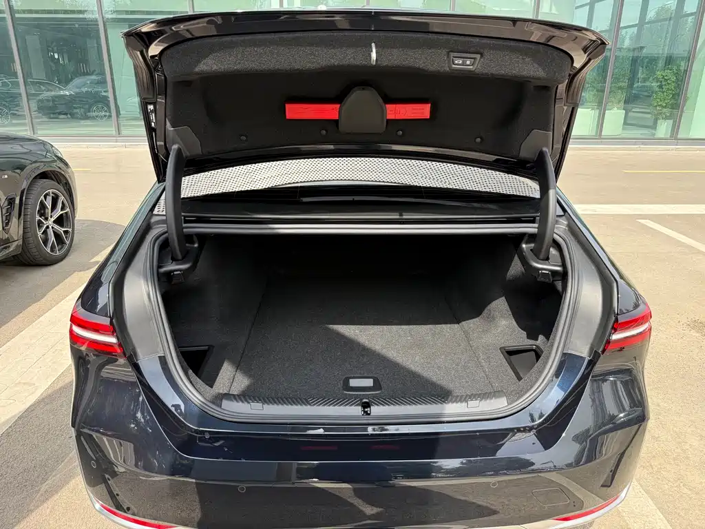 BMW i5 — миниатюра 24