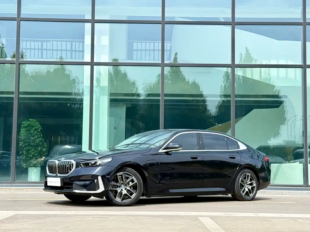 BMW i5