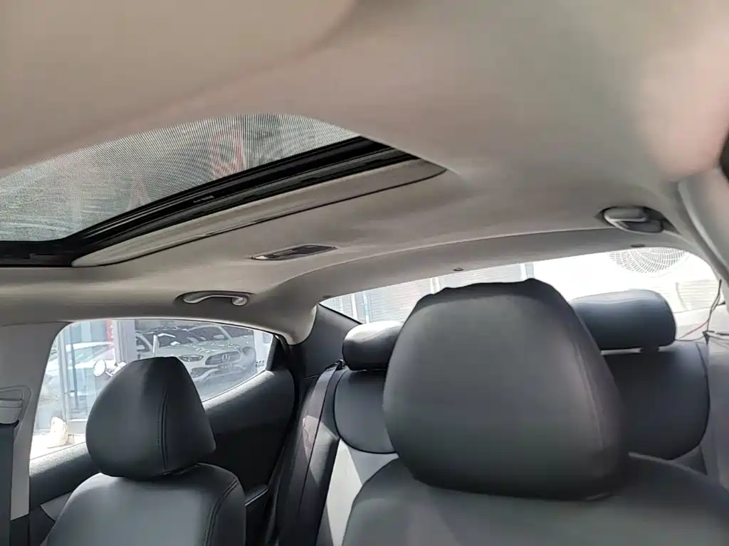 Hyundai Elantra Langdong — миниатюра 18