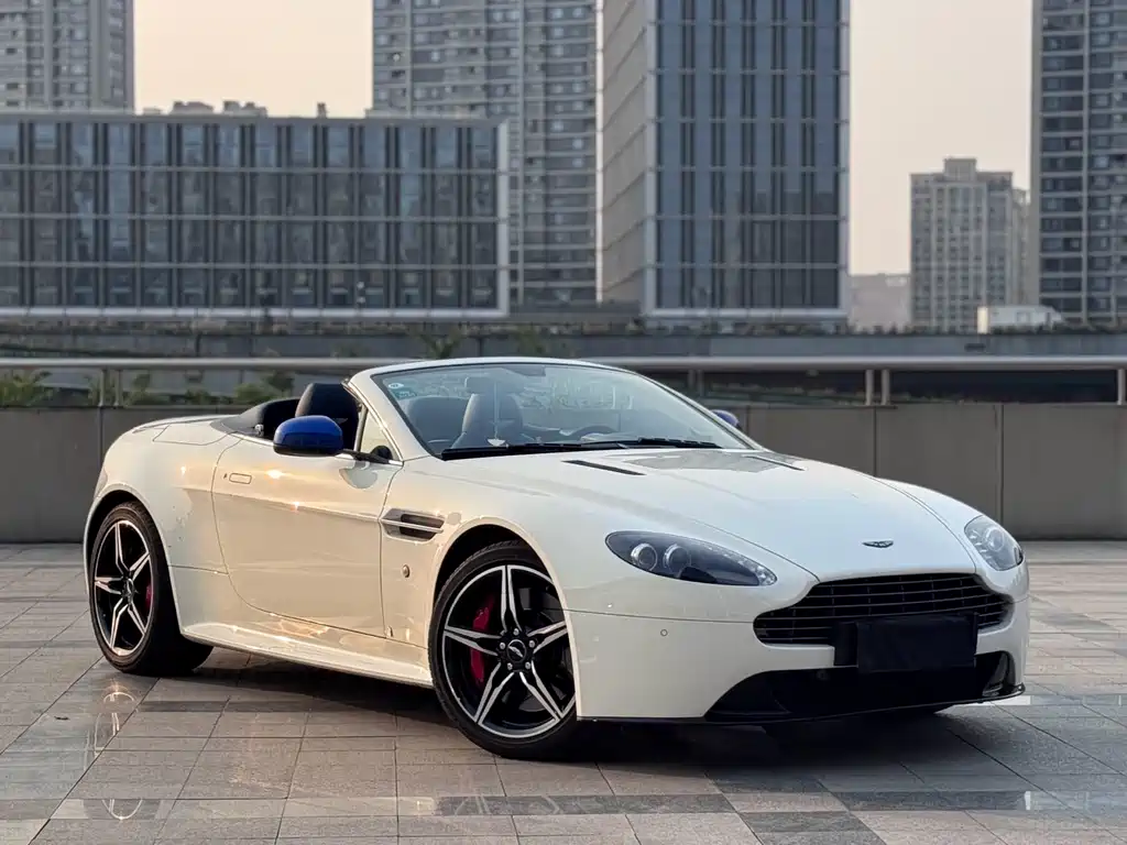 ASTON MARTIN V8 VANTAGE
