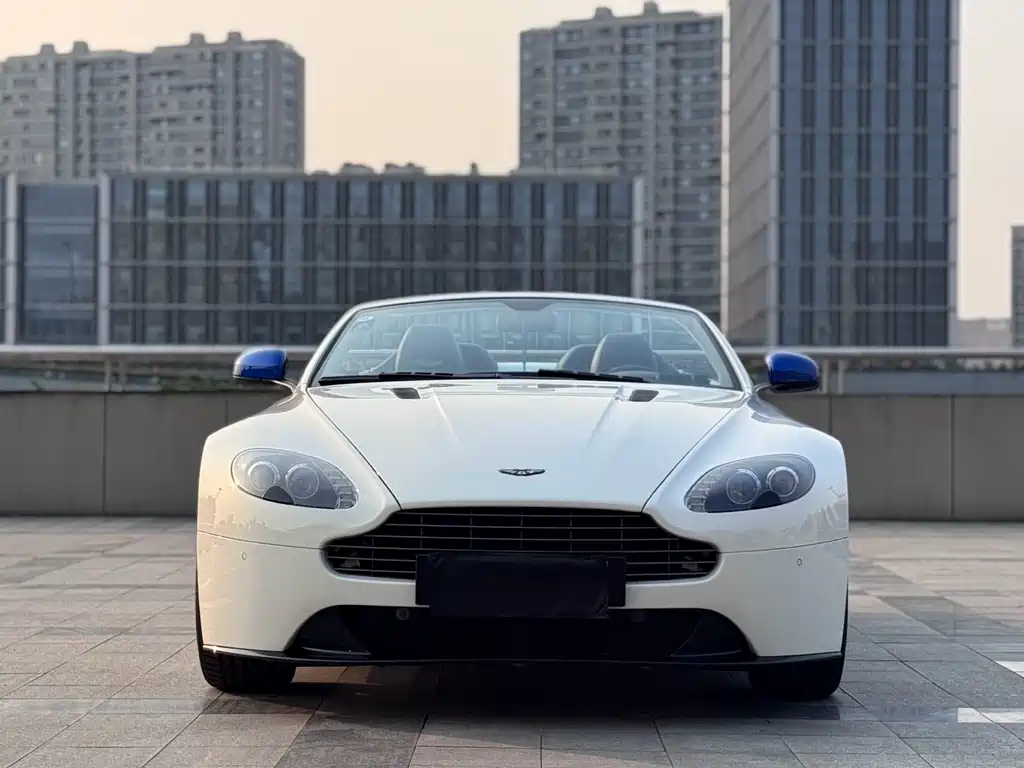 ASTON MARTIN V8 VANTAGE