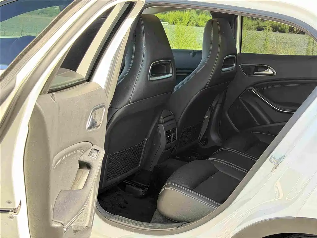 Mercedes-Benz GLA — миниатюра 8