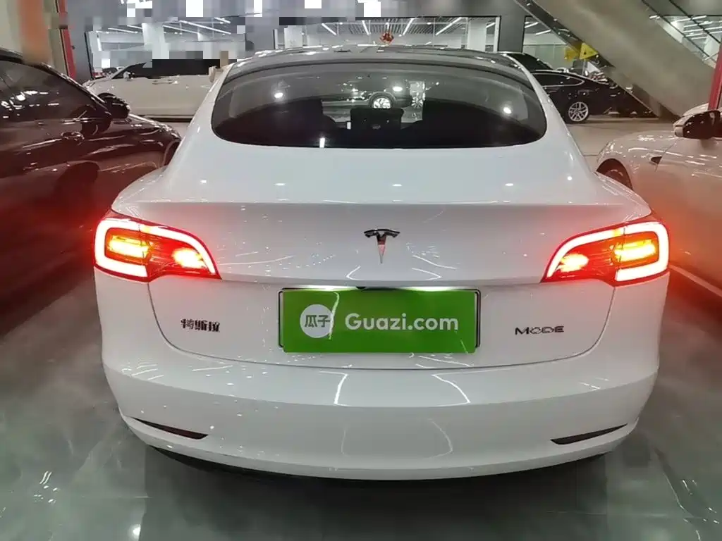Tesla Model 3 — миниатюра 6