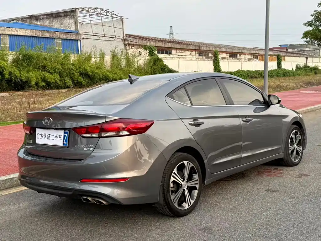 Hyundai Elantra — миниатюра 8