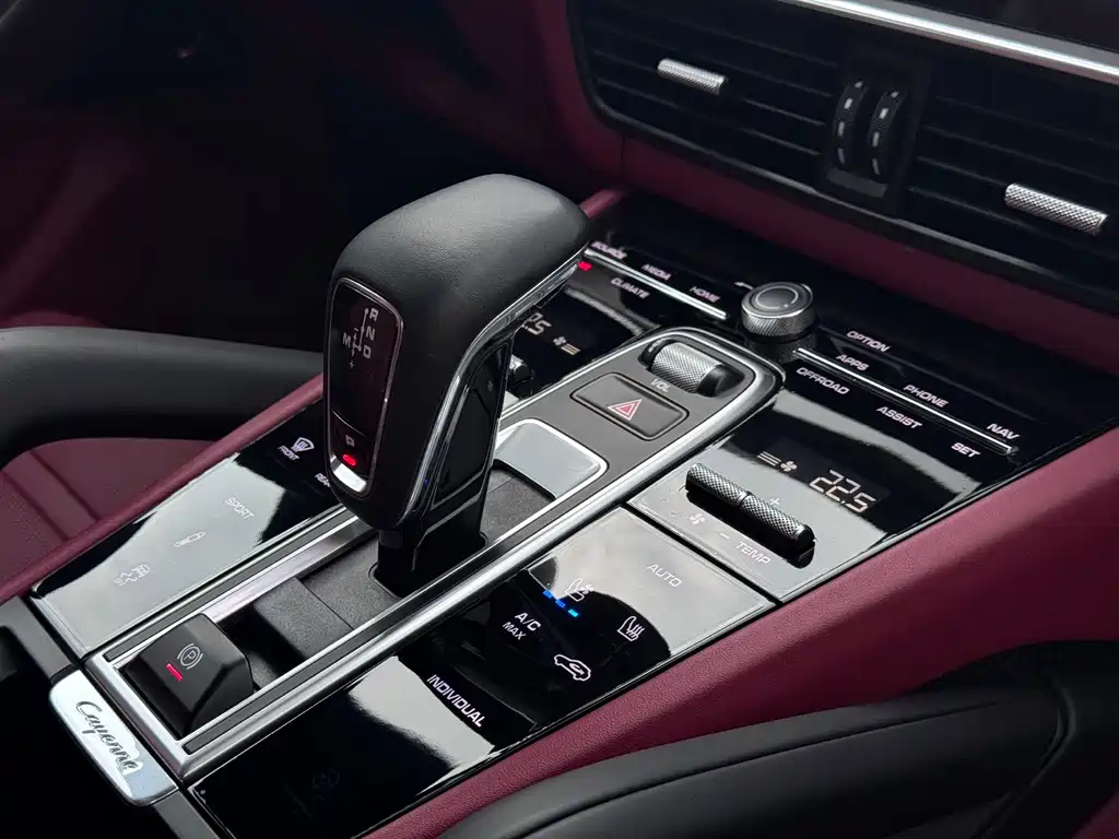 Porsche Cayenne — миниатюра 9