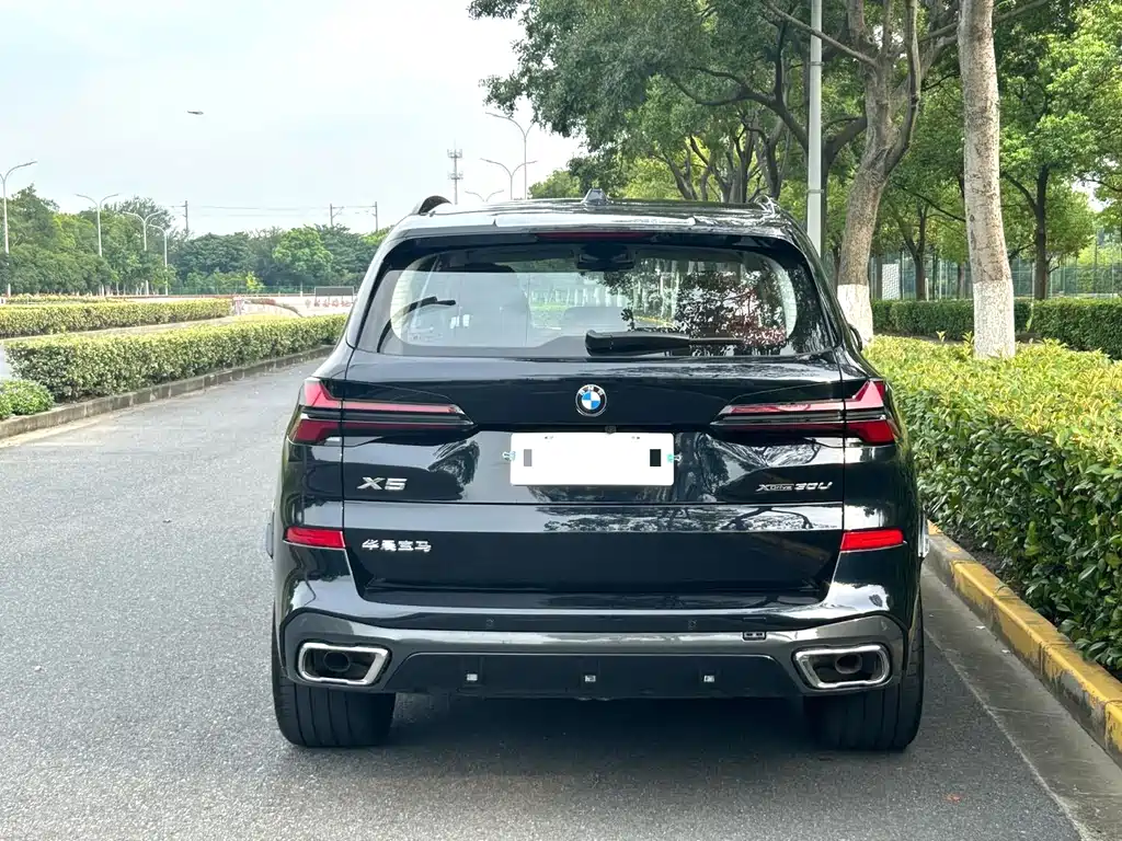 BMW X5 2023 xDrive 30Li Premium M Sport