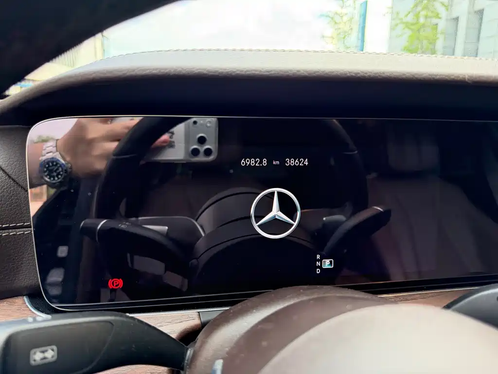 Mercedes-Benz E-Class — миниатюра 6