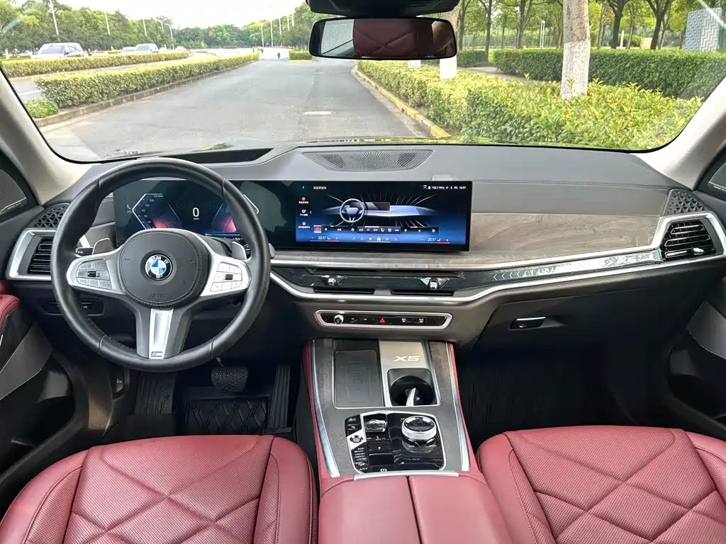 BMW X5 2023 xDrive 30Li Premium M Sport
