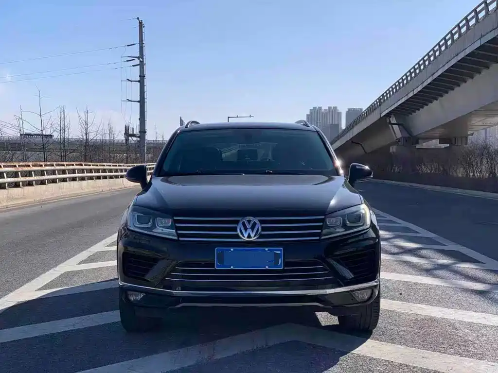 VOLKSWAGEN TOUAREG