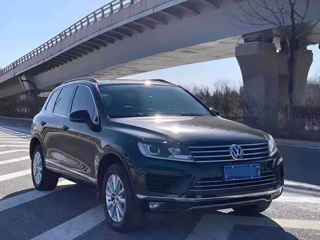 VOLKSWAGEN TOUAREG