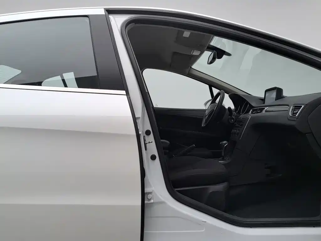 Peugeot 308 — миниатюра 23
