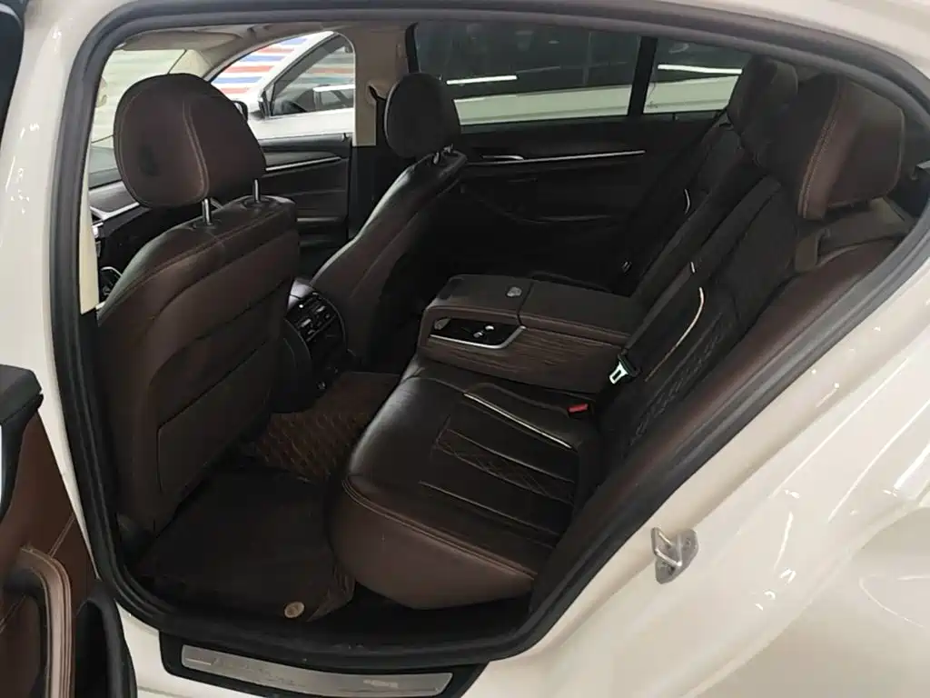 BMW 5 Series — миниатюра 17