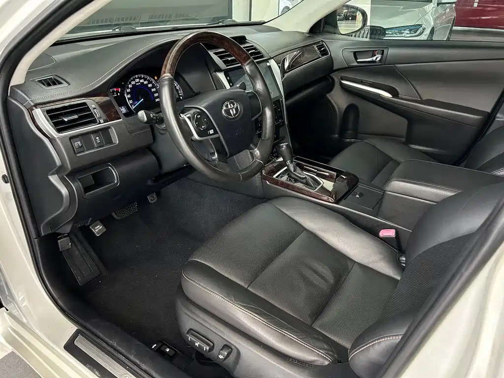 Toyota Camry — миниатюра 8