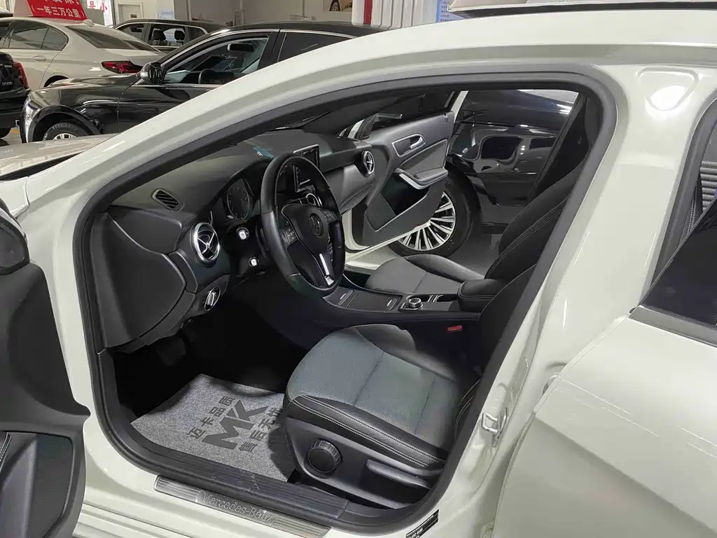 Mercedes-Benz A-Class (Import) — миниатюра 13