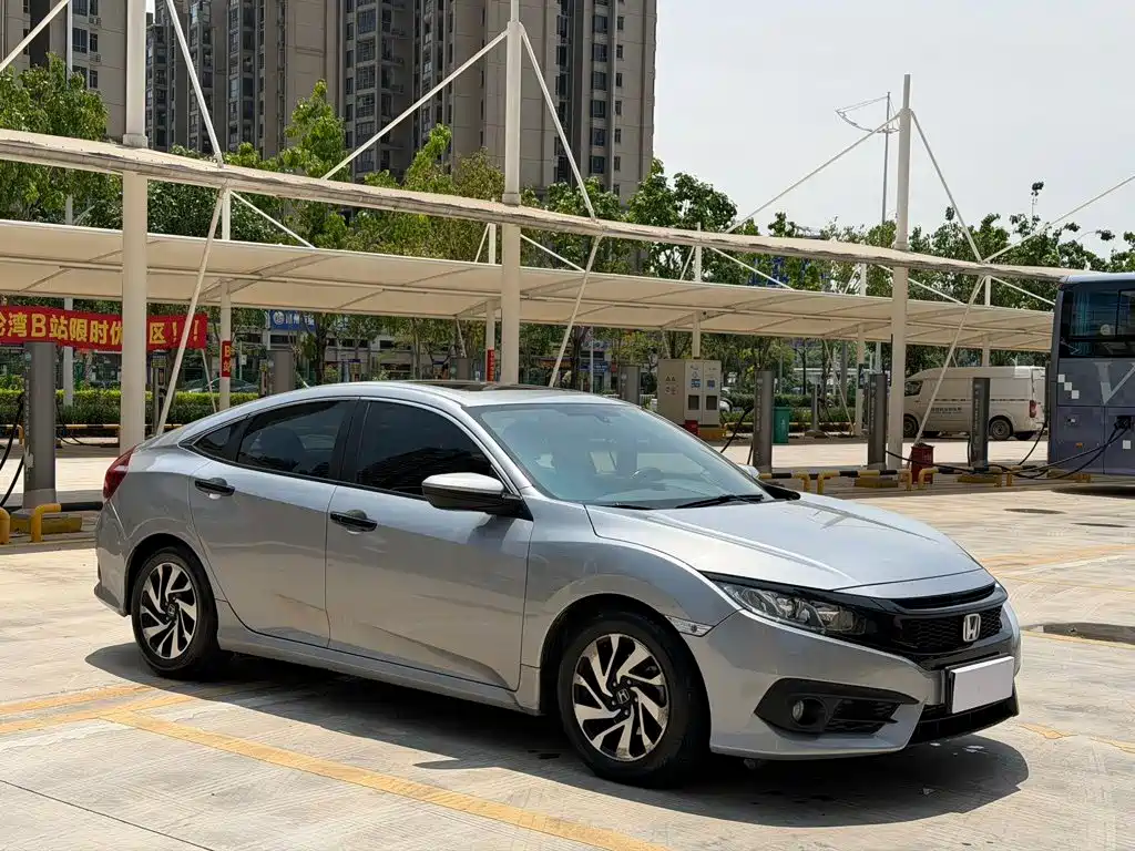 Honda Civic 2016 220TURBO CVT Luxury