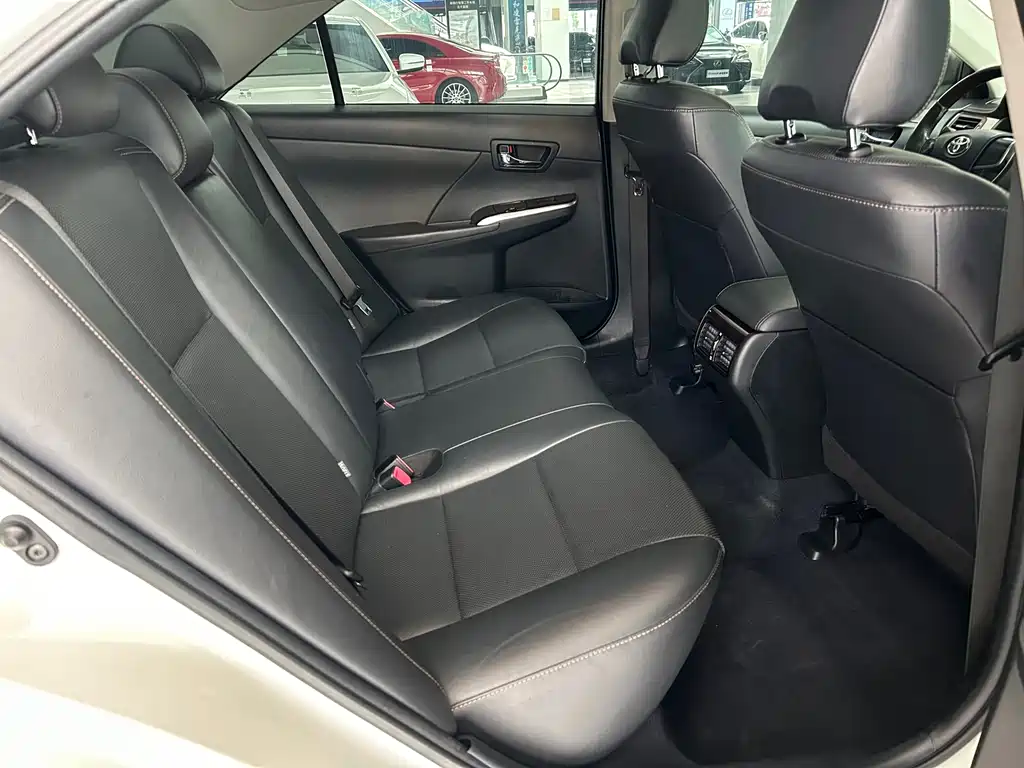 Toyota Camry — миниатюра 11