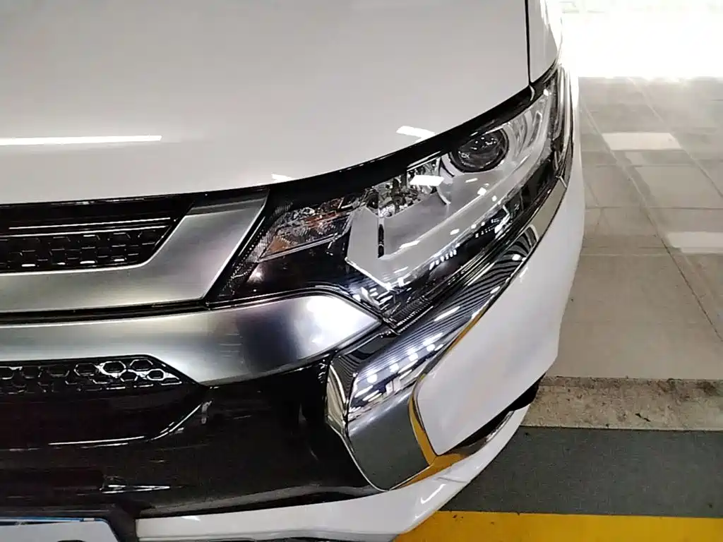 Mitsubishi Outlander — миниатюра 24