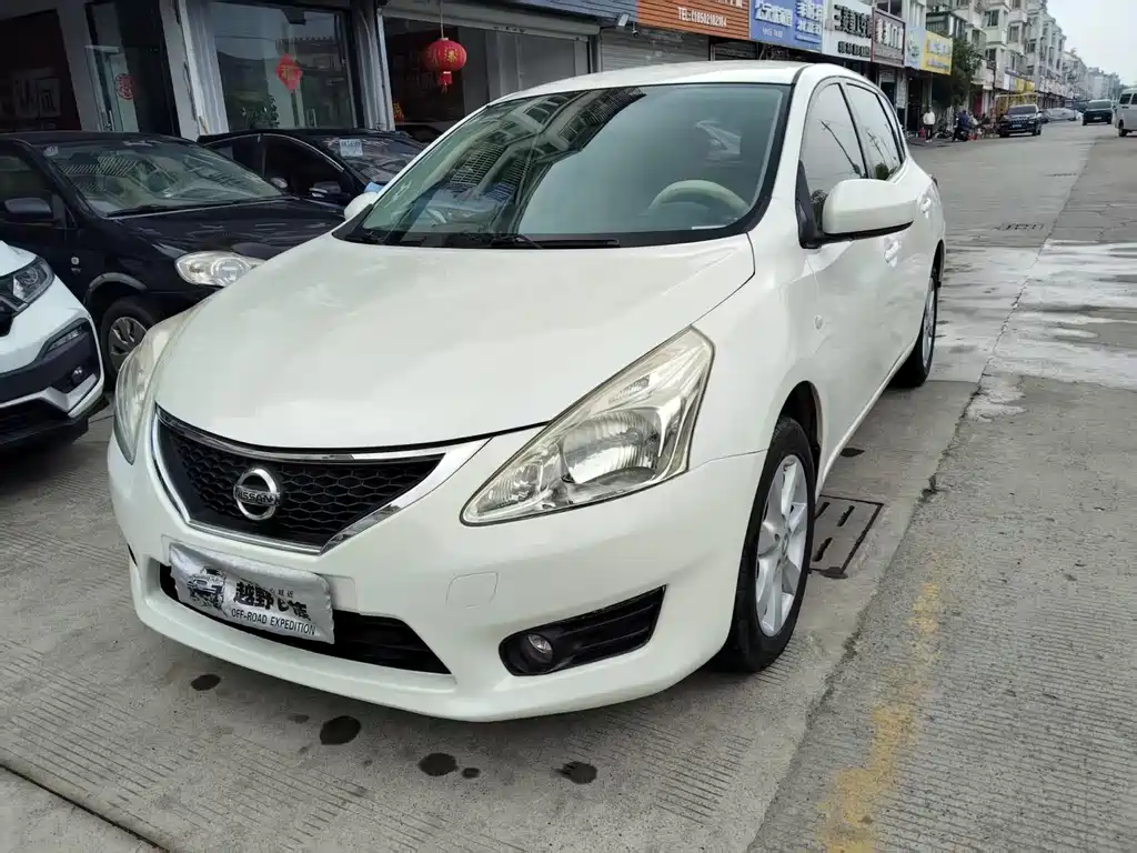 Nissan Tiida 2012