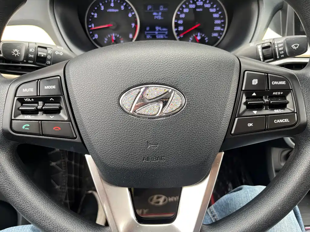 Hyundai Elantra — миниатюра 13