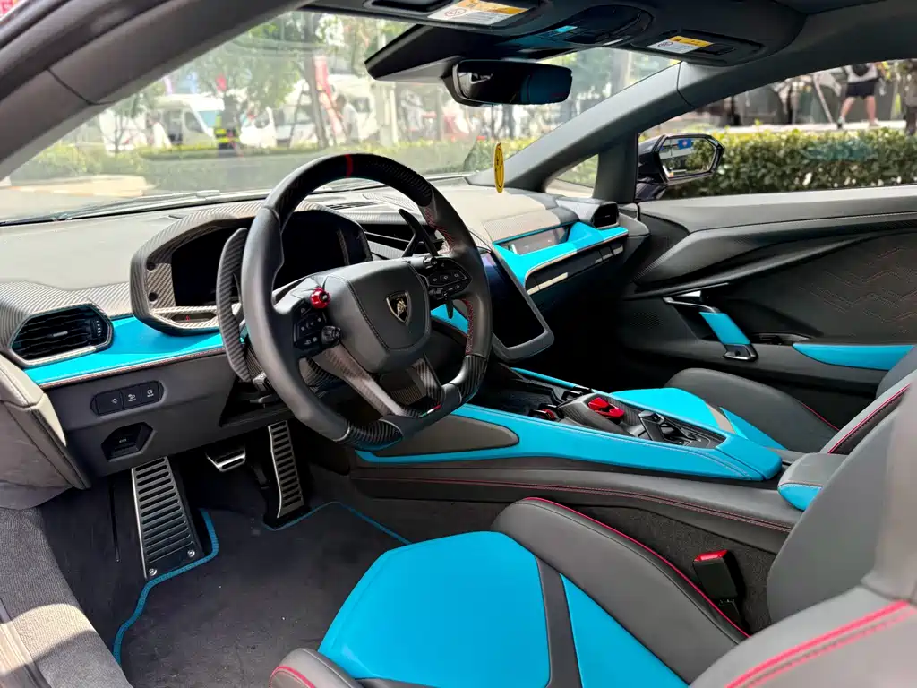Lamborghini Revuelto — миниатюра 4
