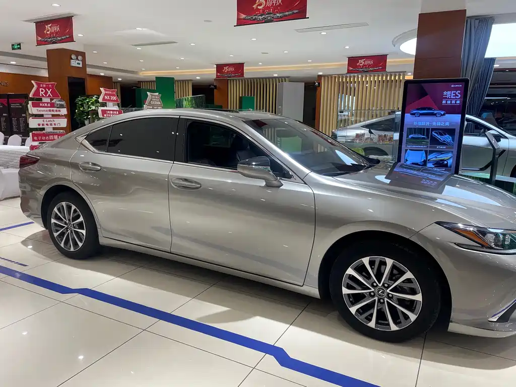 Lexus ES — миниатюра 4
