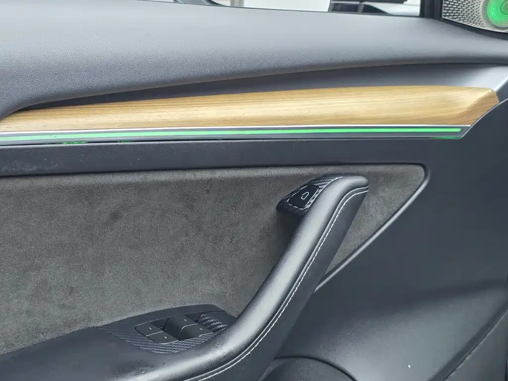 Tesla Model 3 — миниатюра 11
