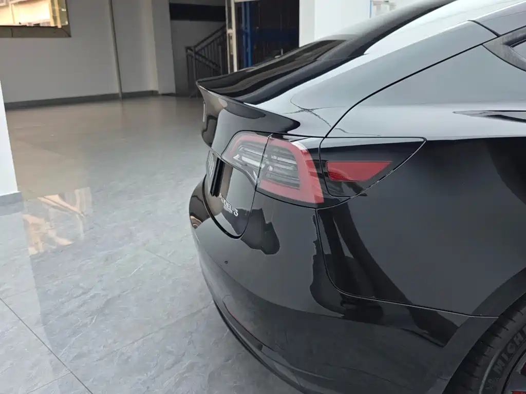 Tesla Model 3 — миниатюра 10