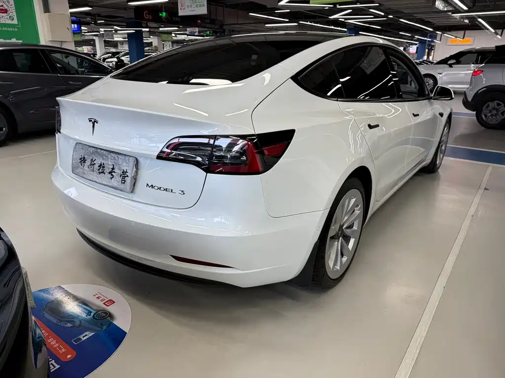 TESLA MODEL 3