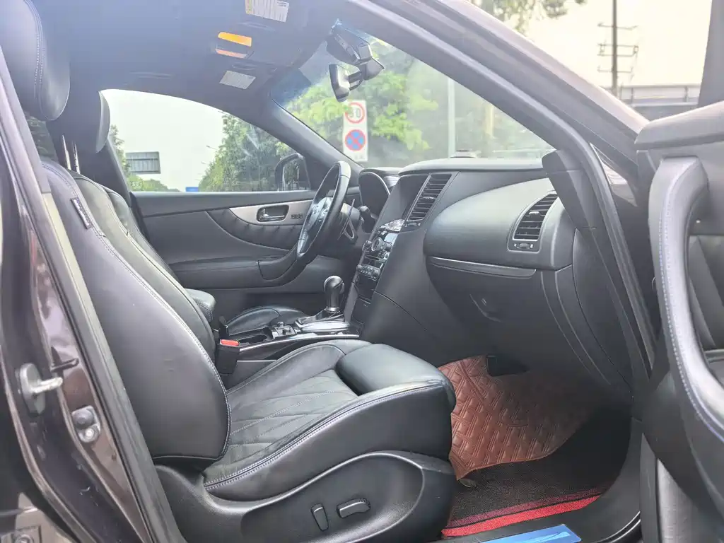 Infiniti QX70 2015 3.7L