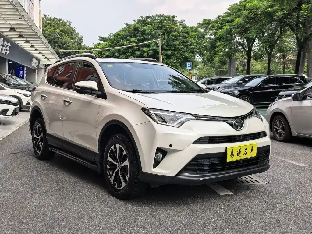 Toyota RAV4 — миниатюра 3