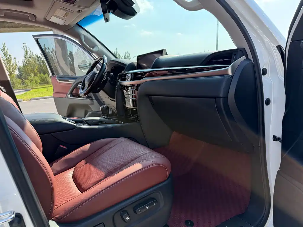 Lexus LX — миниатюра 17