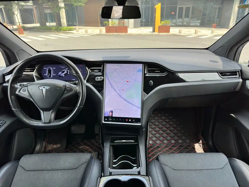 Tesla Model X — миниатюра 14